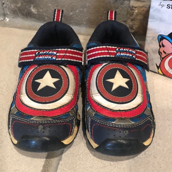Marvel by Stride Rite 11 M Captain America shoes - Picture 2 of 5